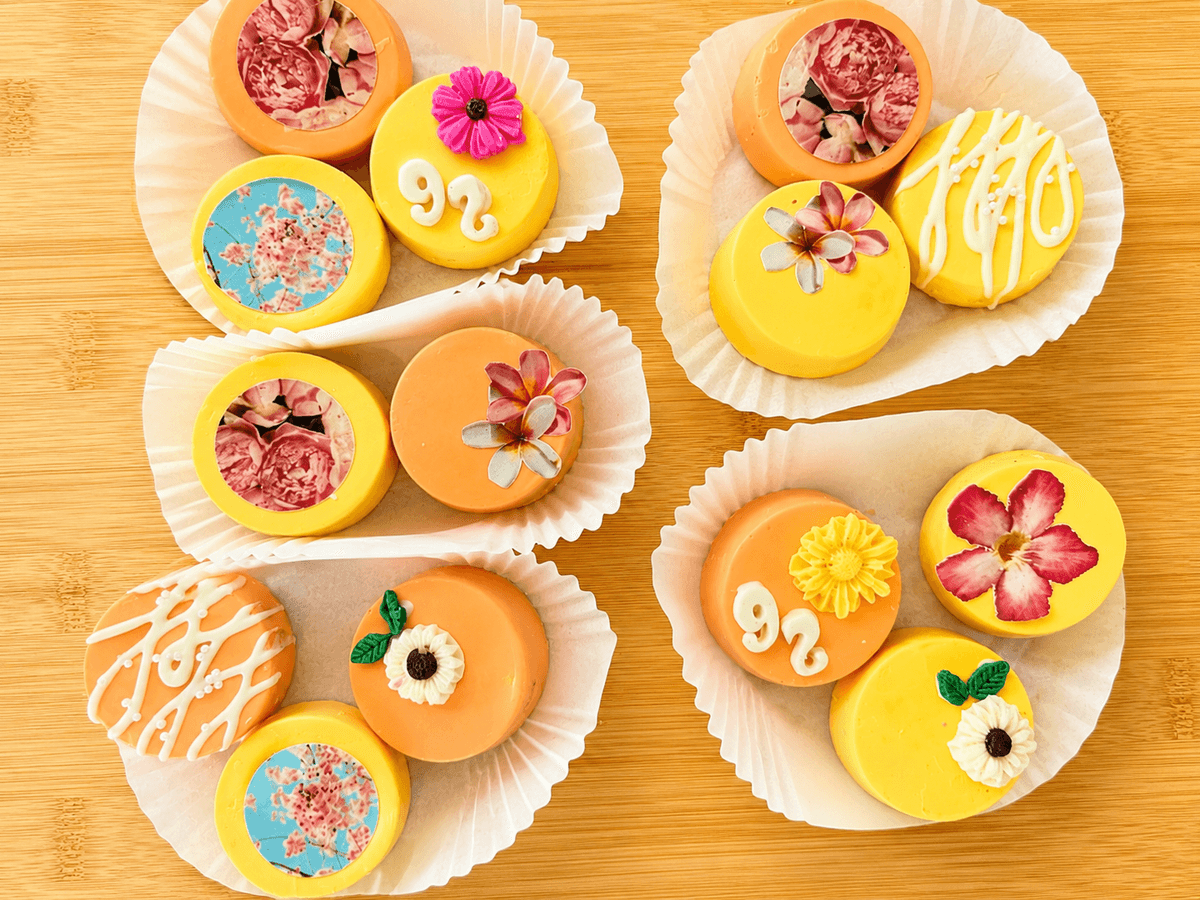 Floral design dipped Oreos with edible flower images